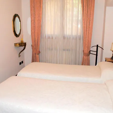 Caerano Di San Marco Sleeps 8 Air Con البندقية